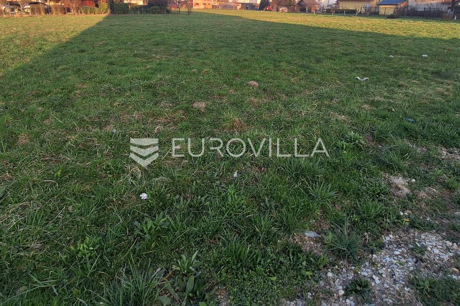 Grundstück Zu verkaufen -  Karlovac