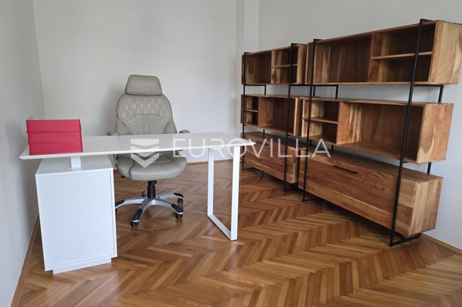 Poslovni prostor Na prodaju -  Pula