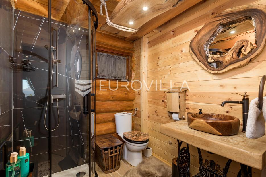 Casa In vendita - Primorsko-goranska Ravna Gora