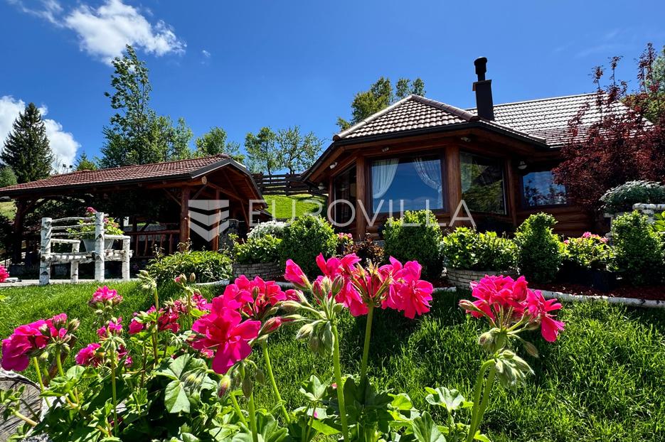 Casa In vendita - Primorsko-goranska Ravna Gora