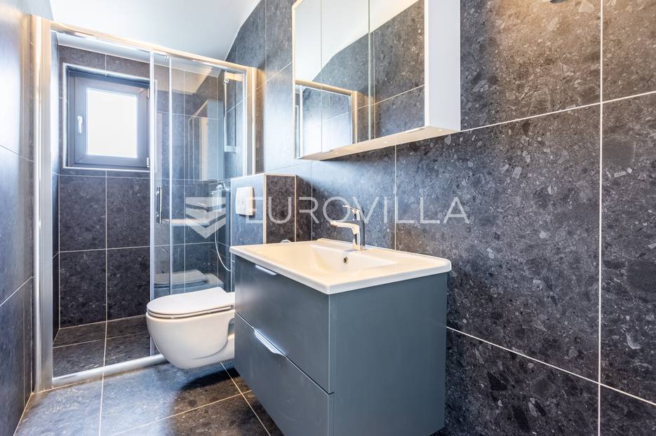 House For sale -  Vir