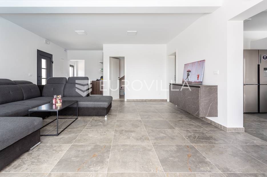 House For sale -  Vir