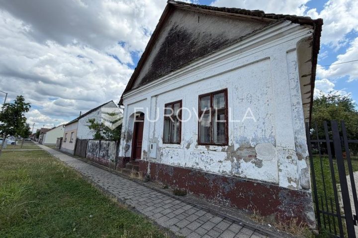 Kuća na prodaju 260 m² – Semeljci