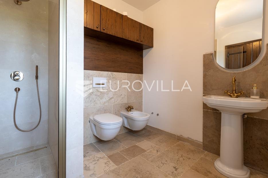 House For sale - Istarska Višnjan