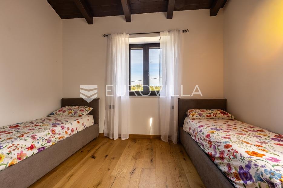 House For sale - Istarska Višnjan