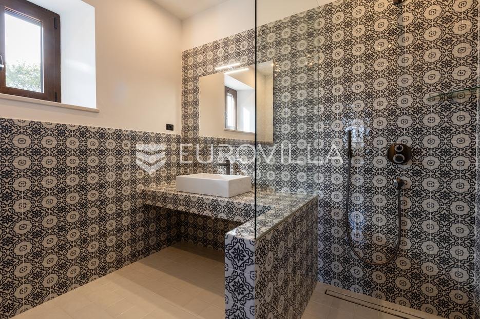 House For sale - Istarska Višnjan