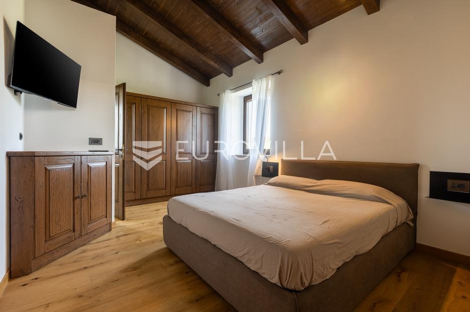 House For sale - Istarska Višnjan