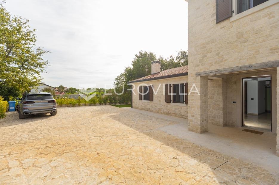 House For sale - Istarska Višnjan
