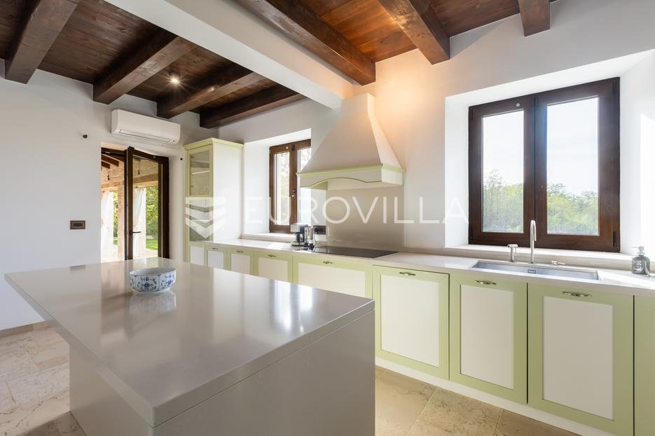 House For sale - Istarska Višnjan
