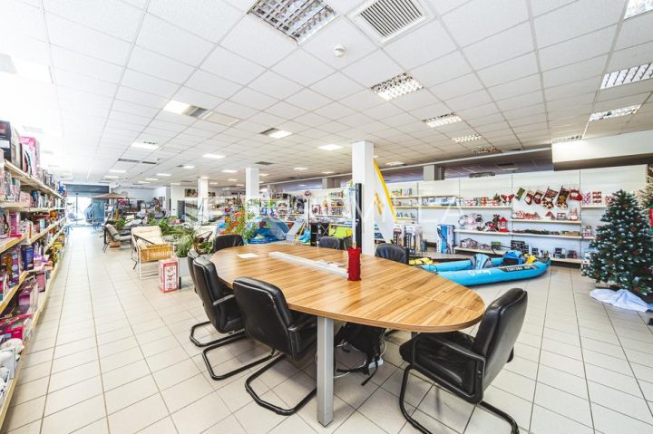 Business premises for sale 1000 m² – Borongaj