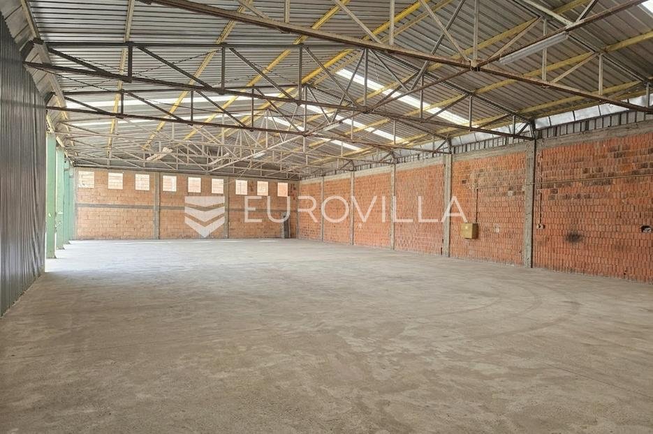 Lokal użytkowy Na sprzedaż - Osječko-baranjska Osijek - foto 2/2