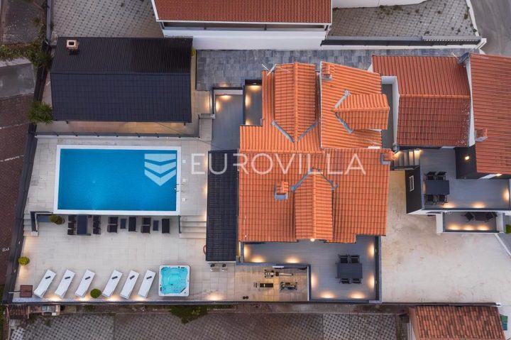 Dom na predaj 430 m² – Okrug Gornji