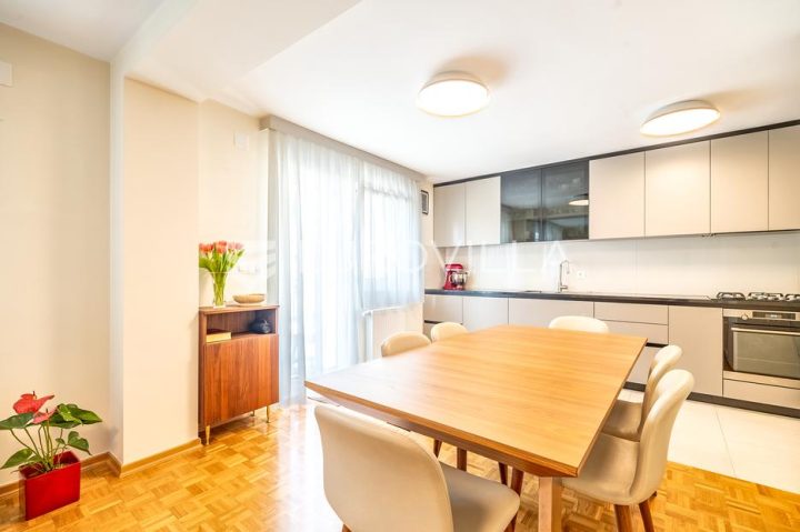 Kuća na prodaju 242 m² – Vrapče
