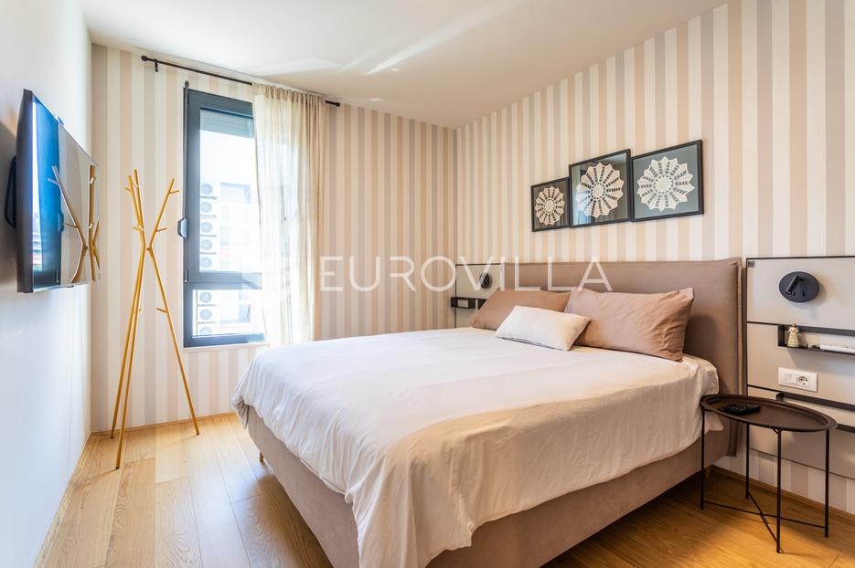 Flat For sale -  Split