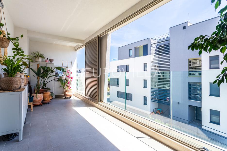 Flat For sale -  Split