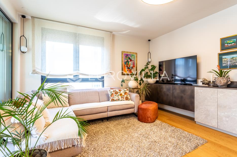 Flat For sale -  Split