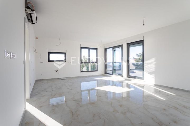 Apartmán na predaj 122 m² – Okrug Gornji
