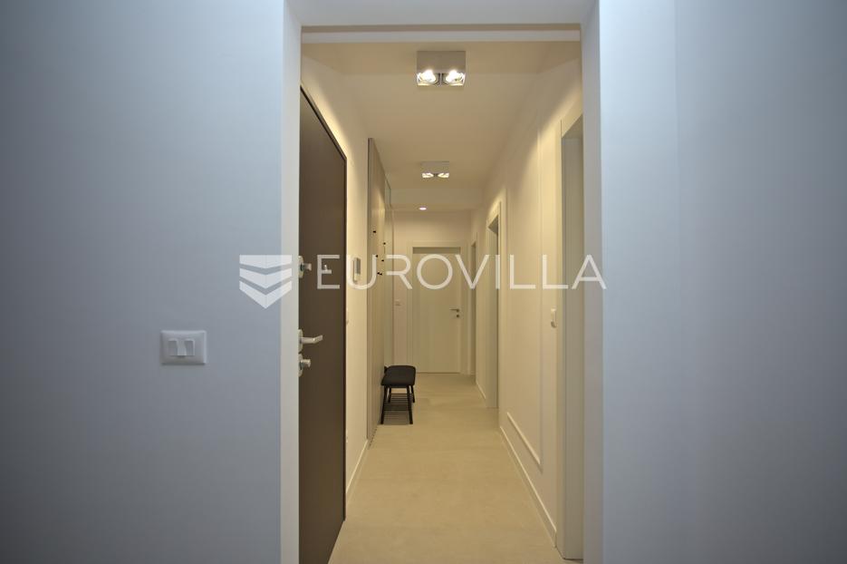 Appartamento In vendita -  Osijek