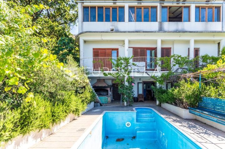 House for sale 530 m² – Podstrana