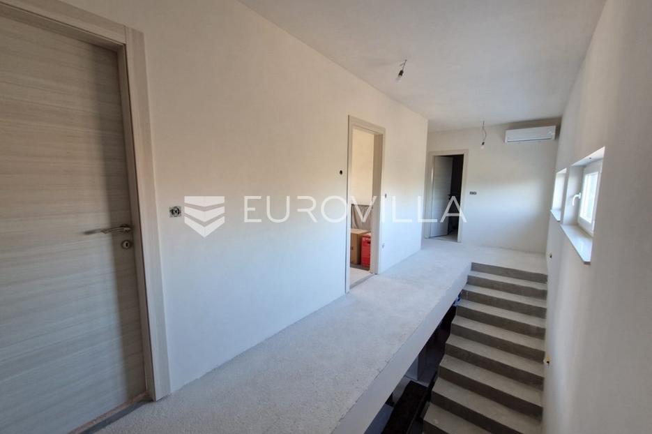 House For sale -  Vir
