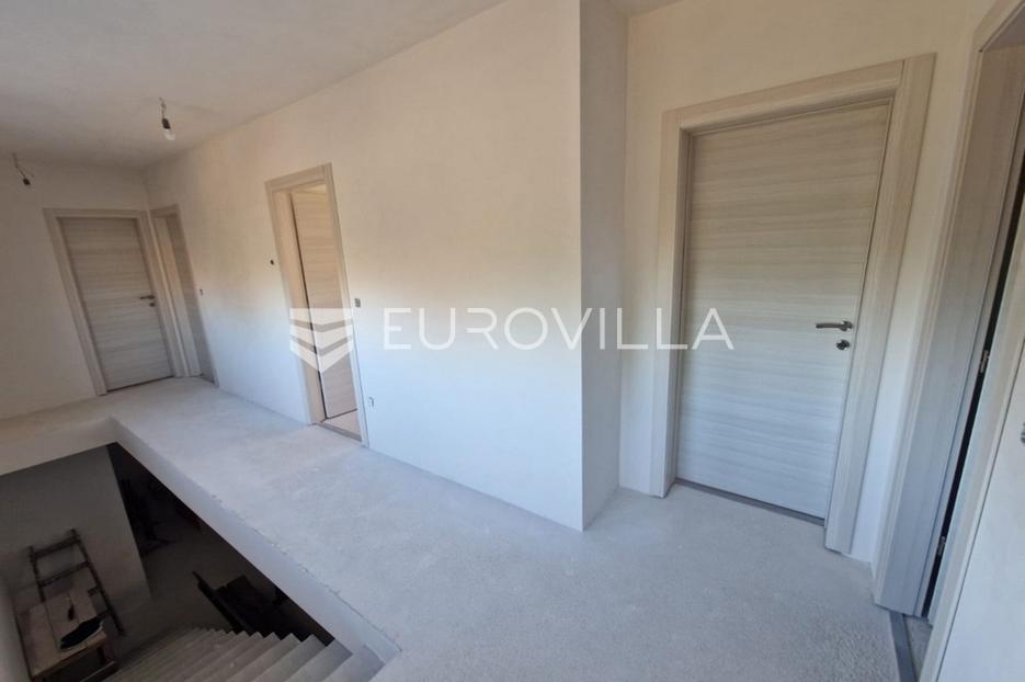 House For sale -  Vir
