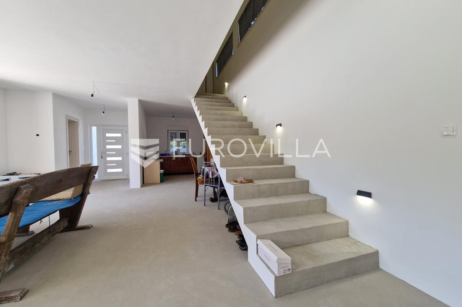 House For sale -  Vir