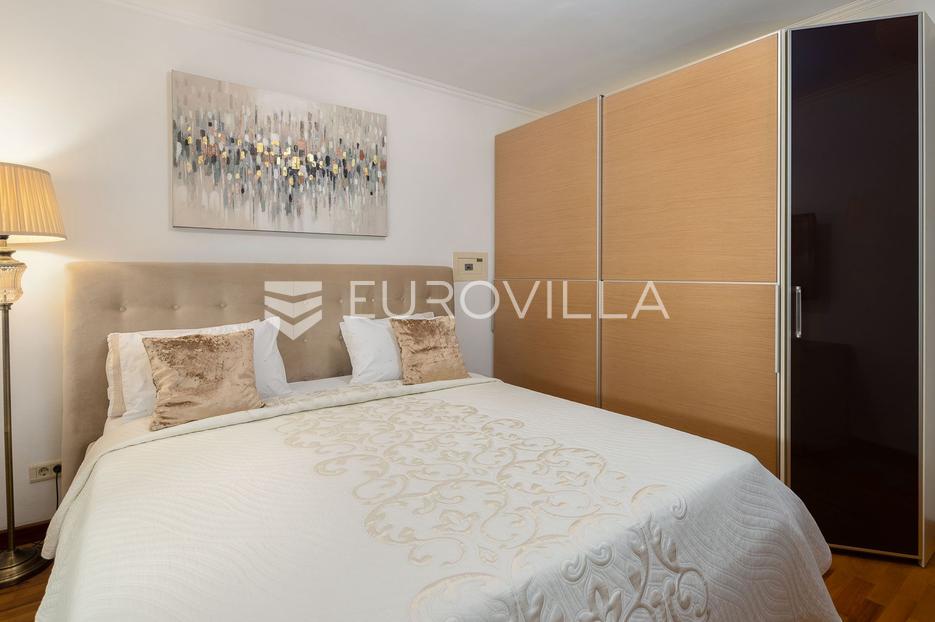 Flat For sale -  Split