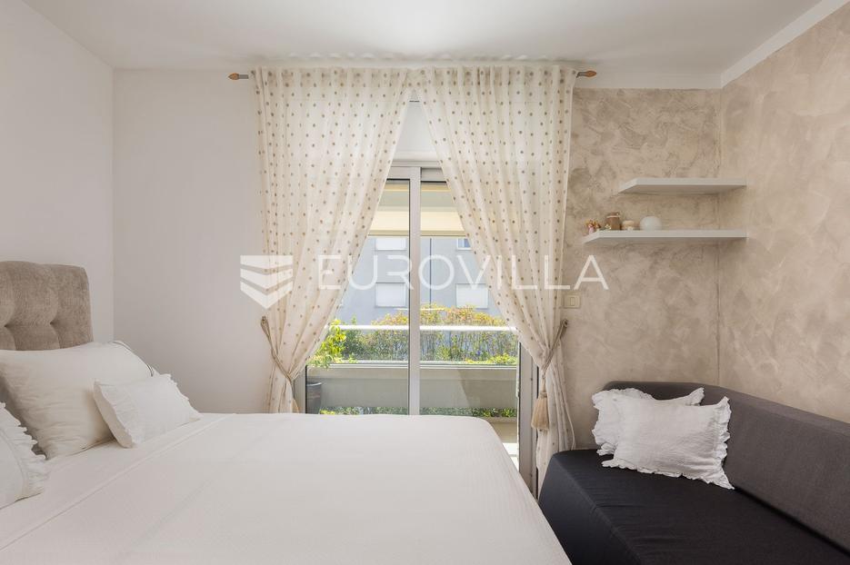 Flat For sale -  Split