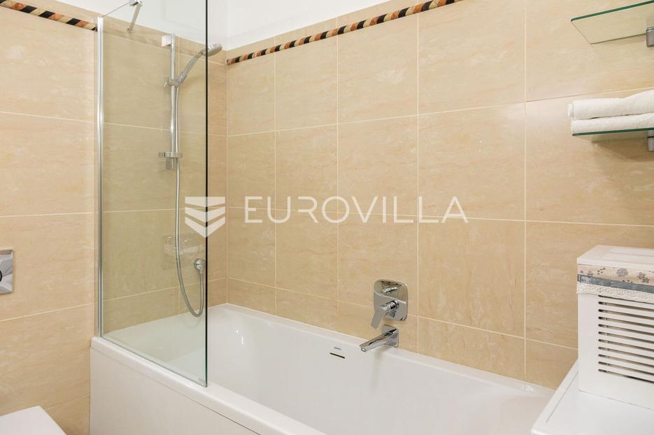 Flat For sale -  Split