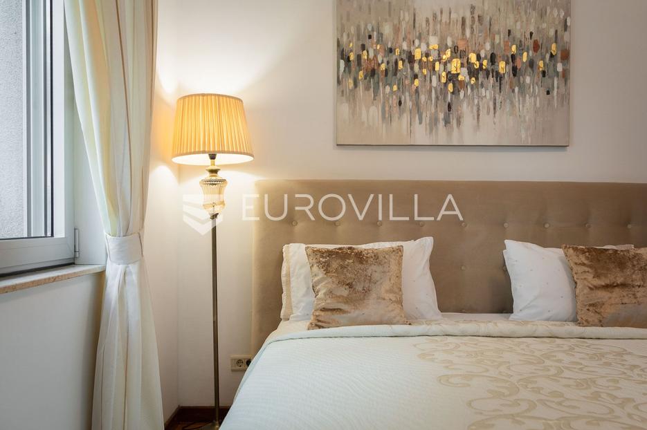 Flat For sale -  Split