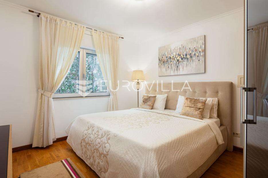 Flat For sale -  Split