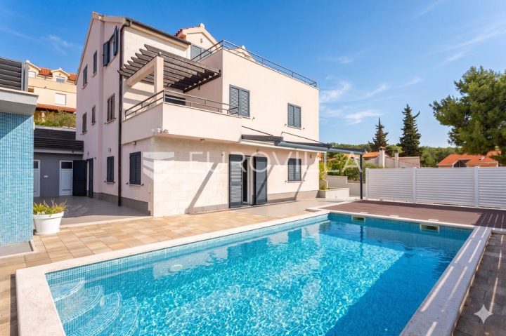 Casa in vendita 318 m² – Milna
