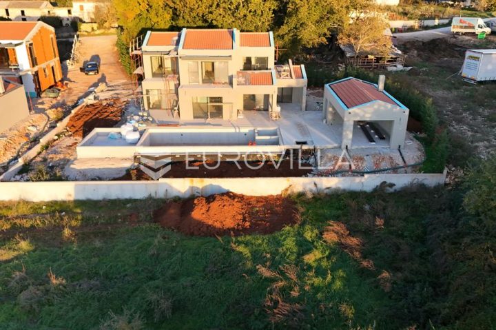 Dom na predaj 300 m² – Selina