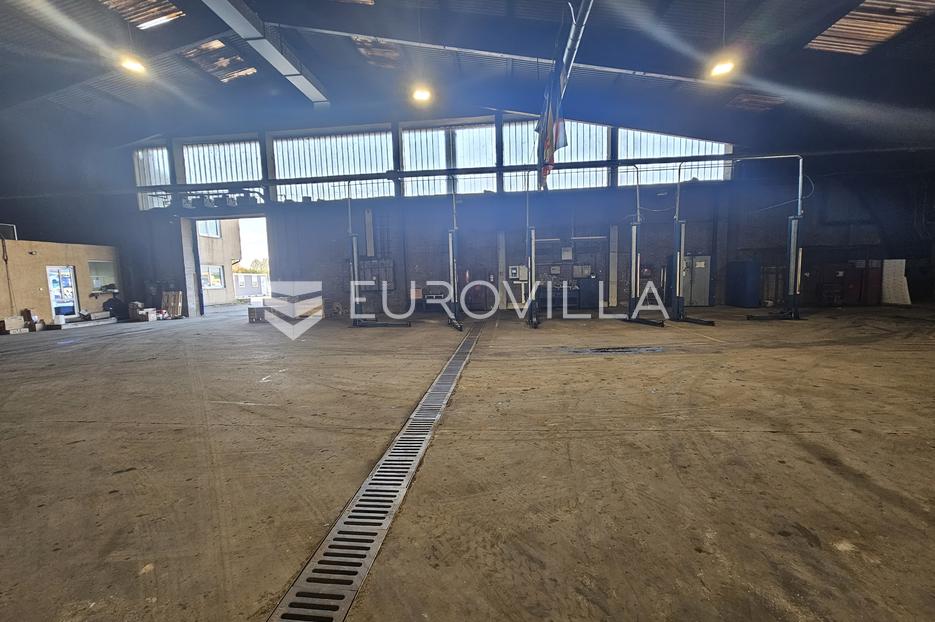 Poslovni prostor Na prodaju -  Osijek