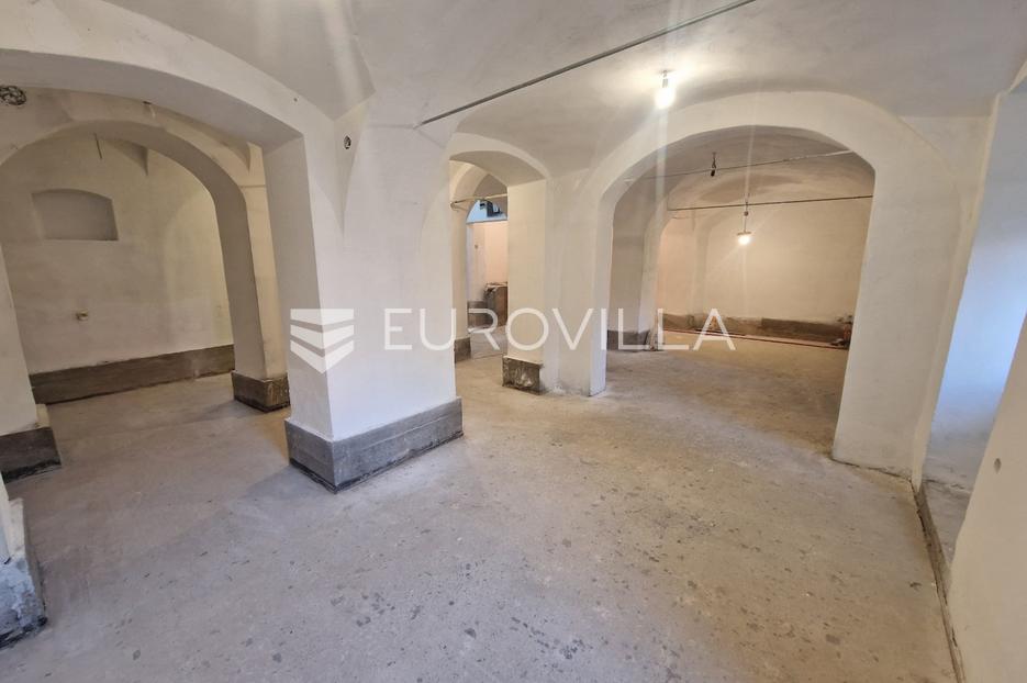 Poslovni prostor Na prodaju -  Donji Grad