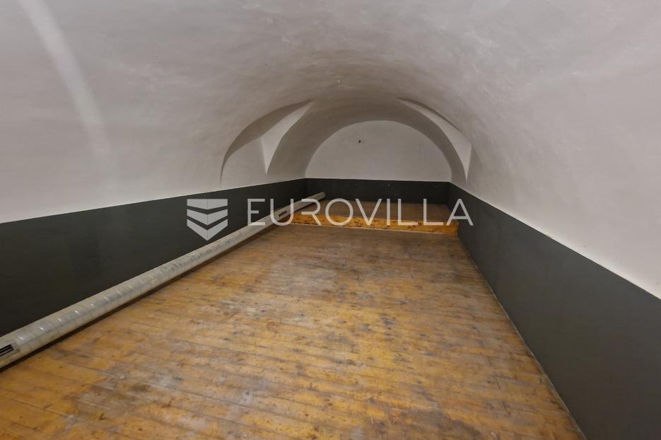 Poslovni prostor Na prodaju -  Donji Grad