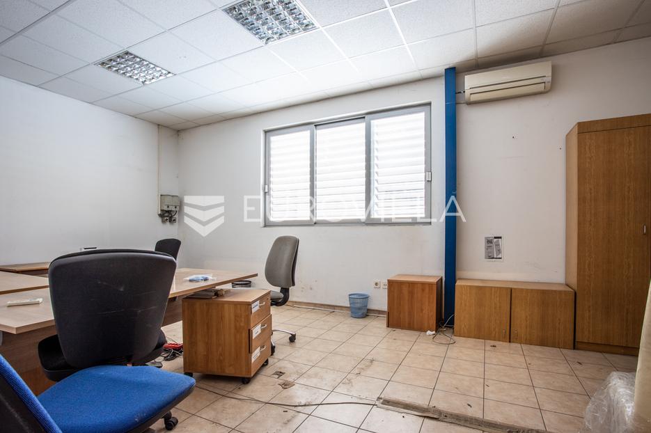 Lokal użytkowy Na sprzedaż -  Dugopolje