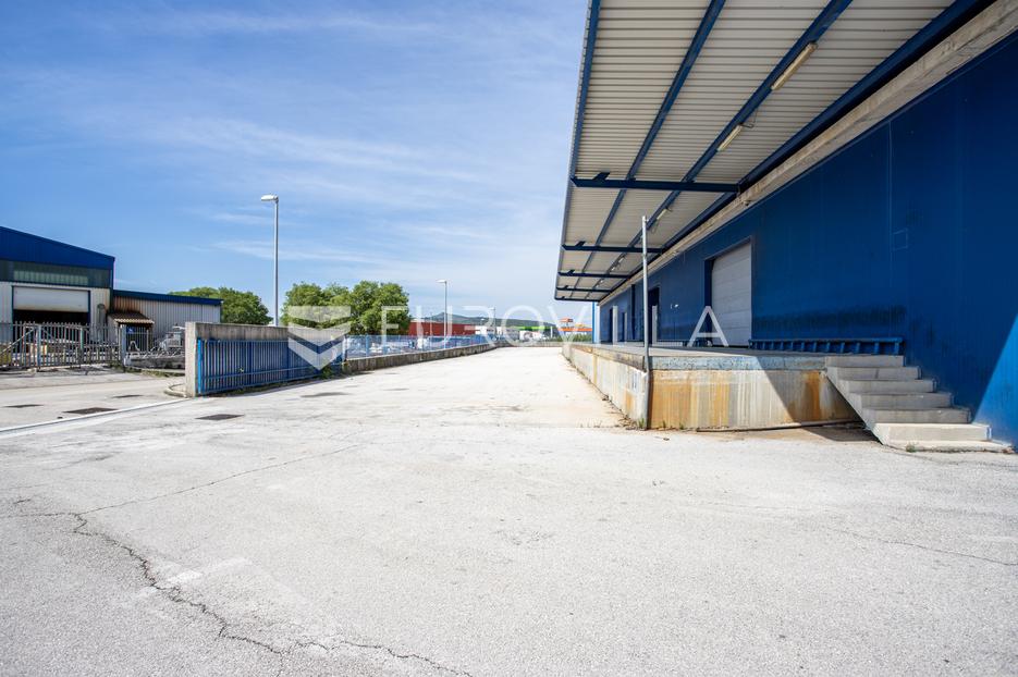 Lokal użytkowy Na sprzedaż -  Dugopolje