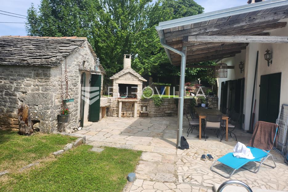 Hiša Na predaj -  Gračišće