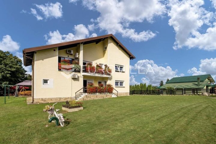 Dům na prodej 280 m² – Rakovica