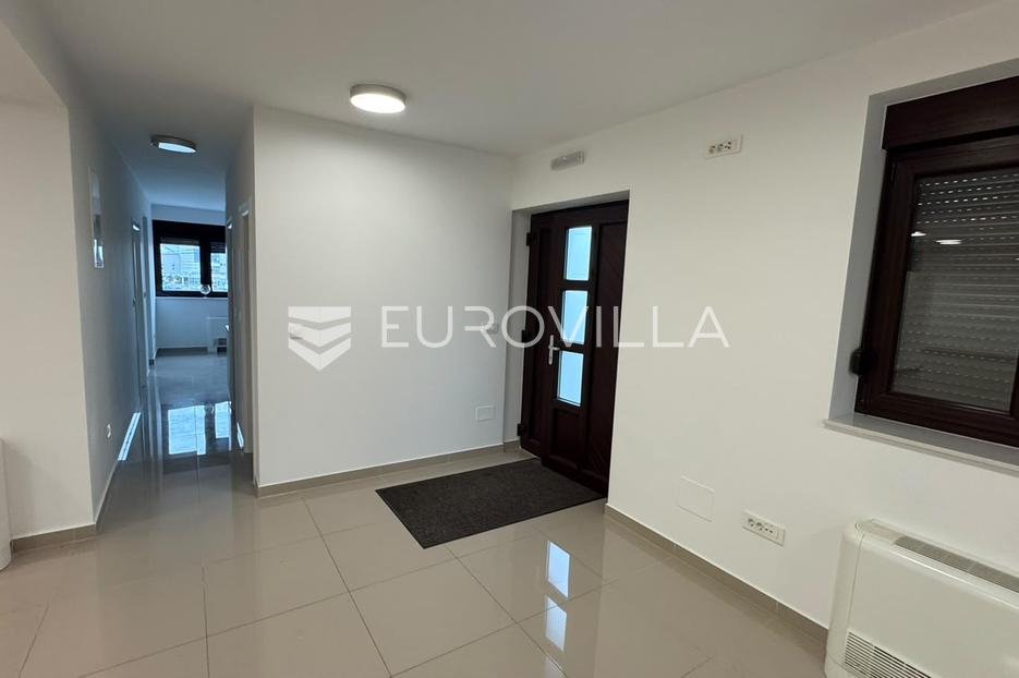 Business premises For rent - Grad Zagreb Sesvete