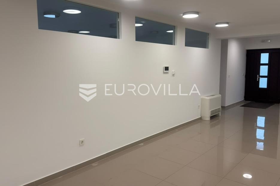 Business premises For rent - Grad Zagreb Sesvete