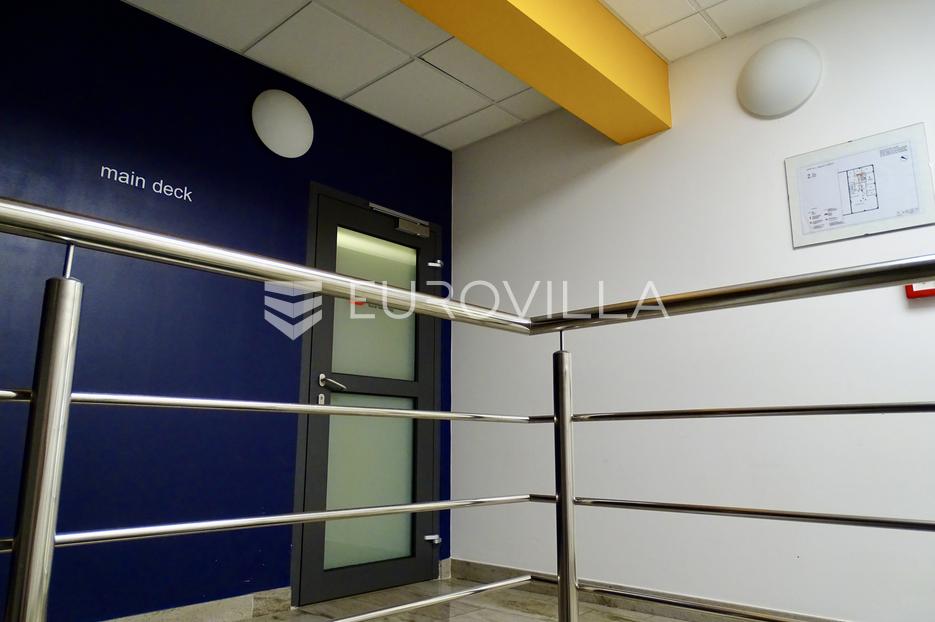 Lokal użytkowy Na sprzedaż -  Kastav