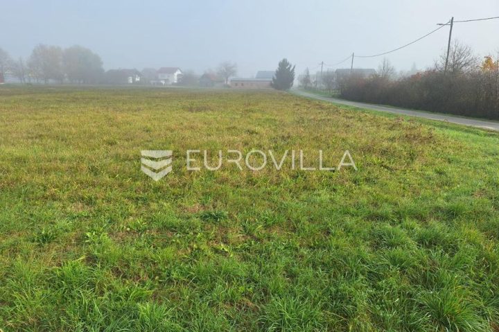 Pozemok na predaj 6150 m² – Draganić