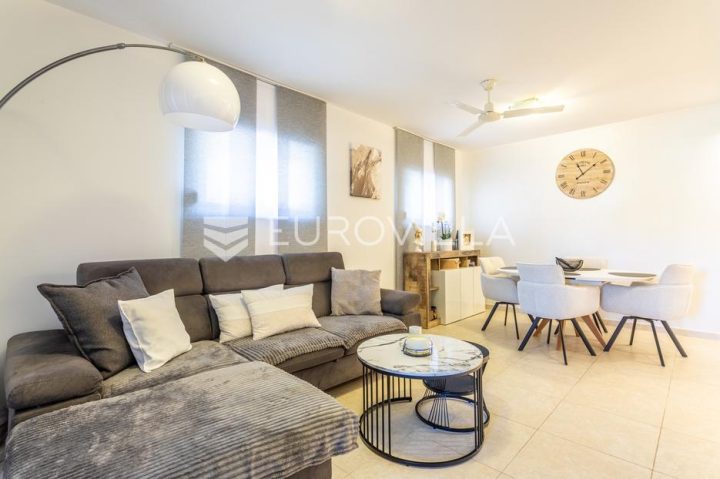 Apartmán na predaj 70 m² – Okrug Gornji