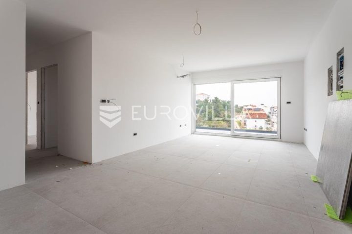 Stan na prodaju 74 m² – Okrug Gornji