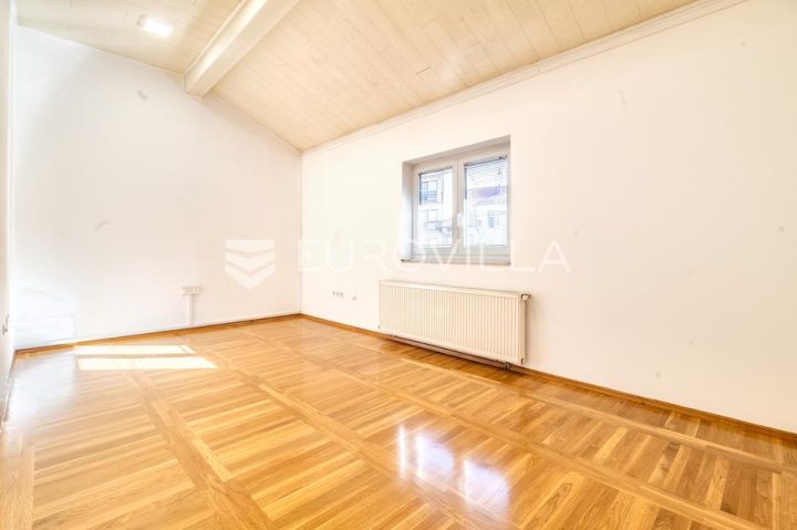 Commerciale in vendita 82 m² – Trnje