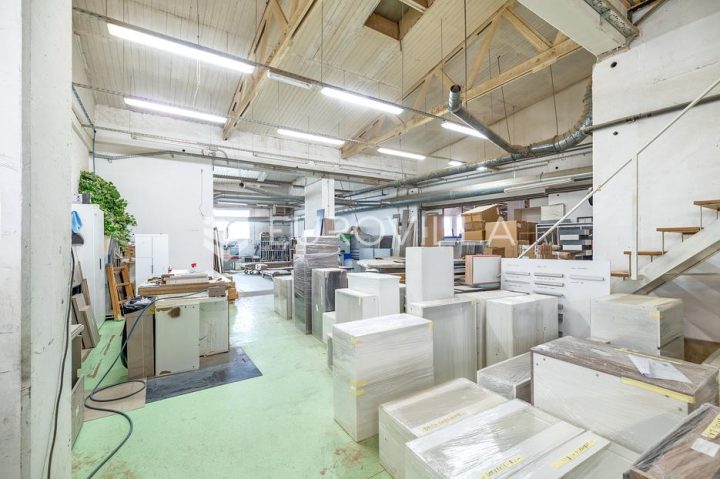 Poslovni prostor na prodaju 1600 m² – Kurilovec