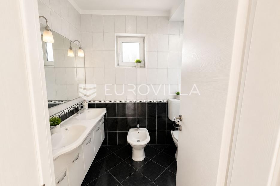 Apartma Naprodaj - Ličko-senjska Senj