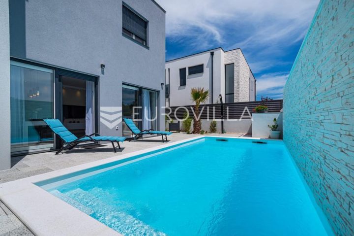 Kuća na prodaju 220 m² – Zaton
